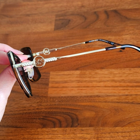 MICHAEL KORS 1067B (Corsica) Sunglasses - Picture 2 of 5